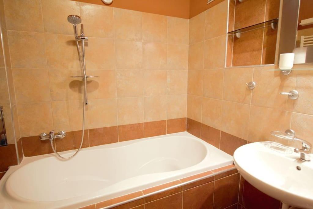 Comfort 2Bedrooms Quite Place!-Vinohrady Prague Ngoại thất bức ảnh